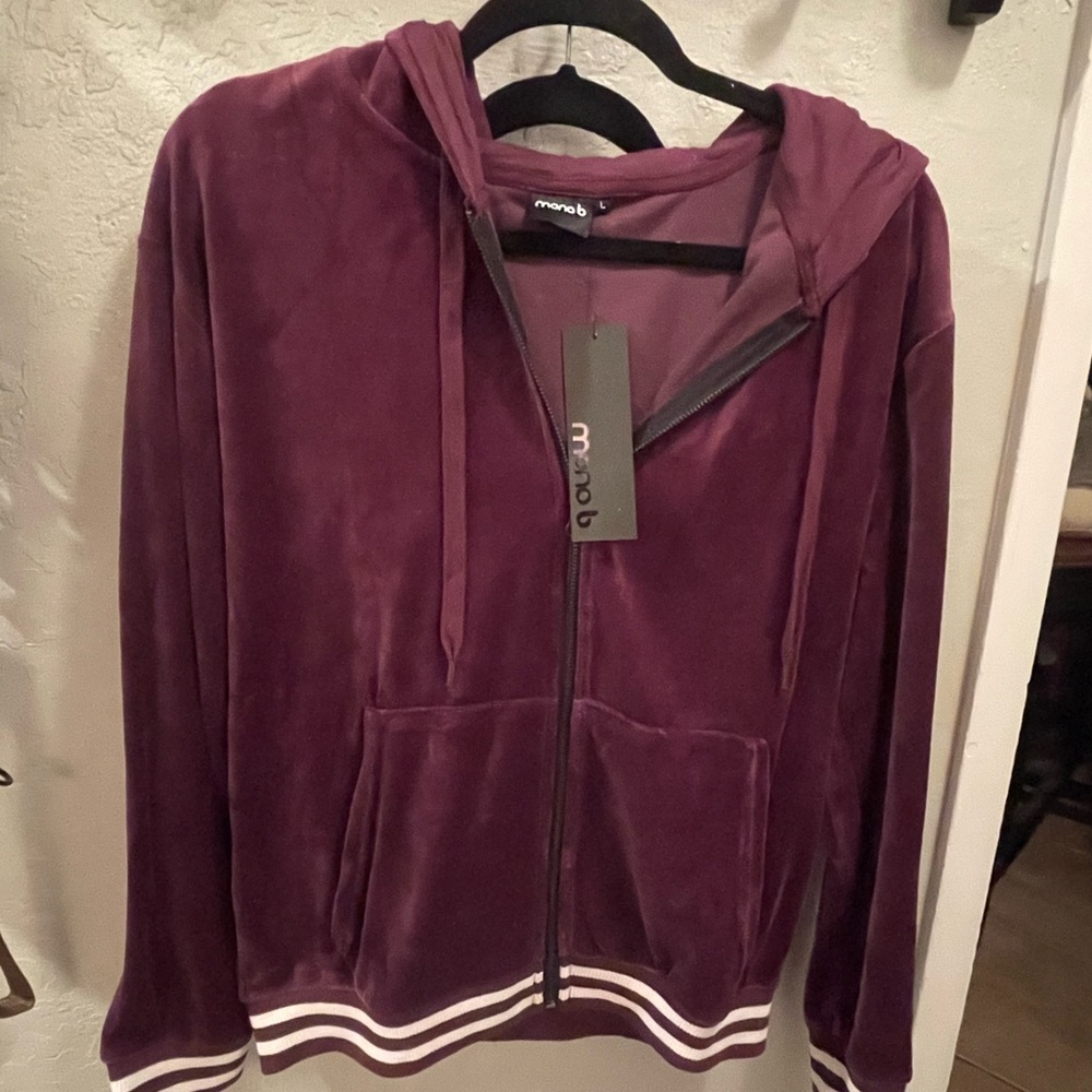 NWT beautiful zip up